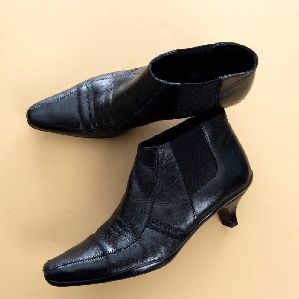 Authentic Prada Milano Women’s Leather Low Kitten Heel Bootie Size 36.5 EUC